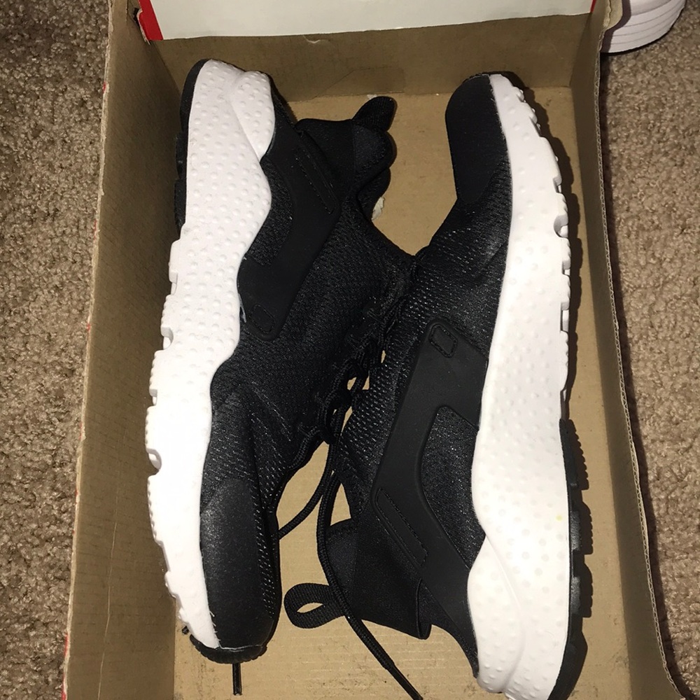 Black nike air huarache run ultra
